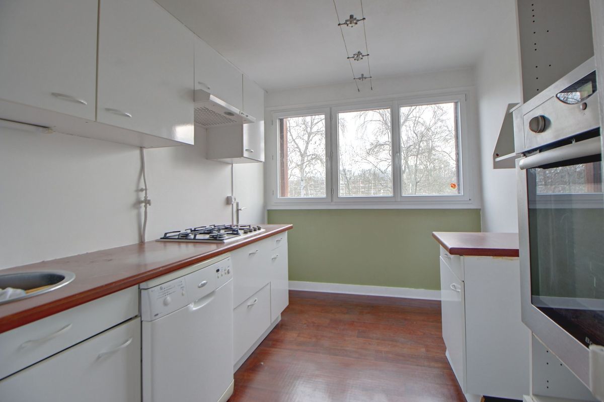 2 bedrooms Apartment in Verneuil-sur-Seine, France No. 189264