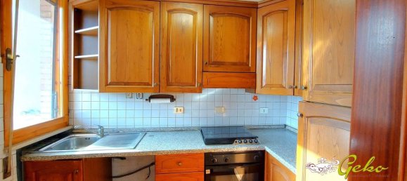 6 rooms Apartment in Poggibonsi, Italy No. 153021 2