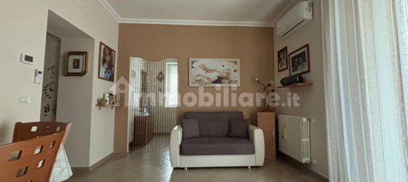 Apartamento de 2 dormitorios en Foggia, Italy No. 23958 4