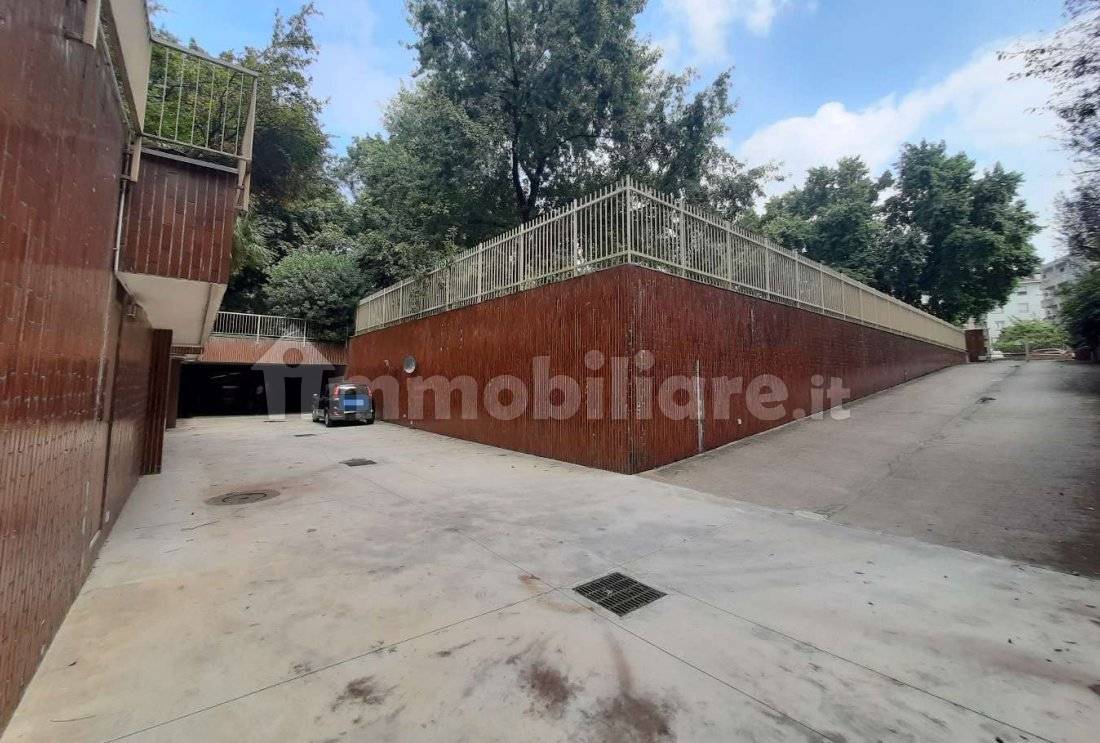 1 room Garage in Milan, Italy No. 362992