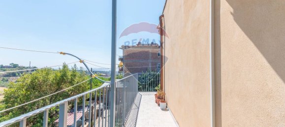 Квартира с 4 комнатами в Кальтаджироне, Италия № 172224 10