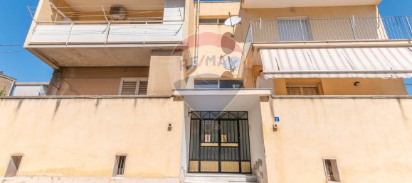 Квартира с 4 комнатами в Кальтаджироне, Италия № 172224 2