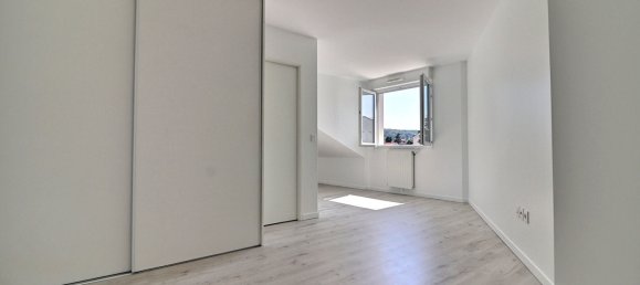 2 rooms Apartment in Saint-Leu-la-Foret, France No. 362680 6