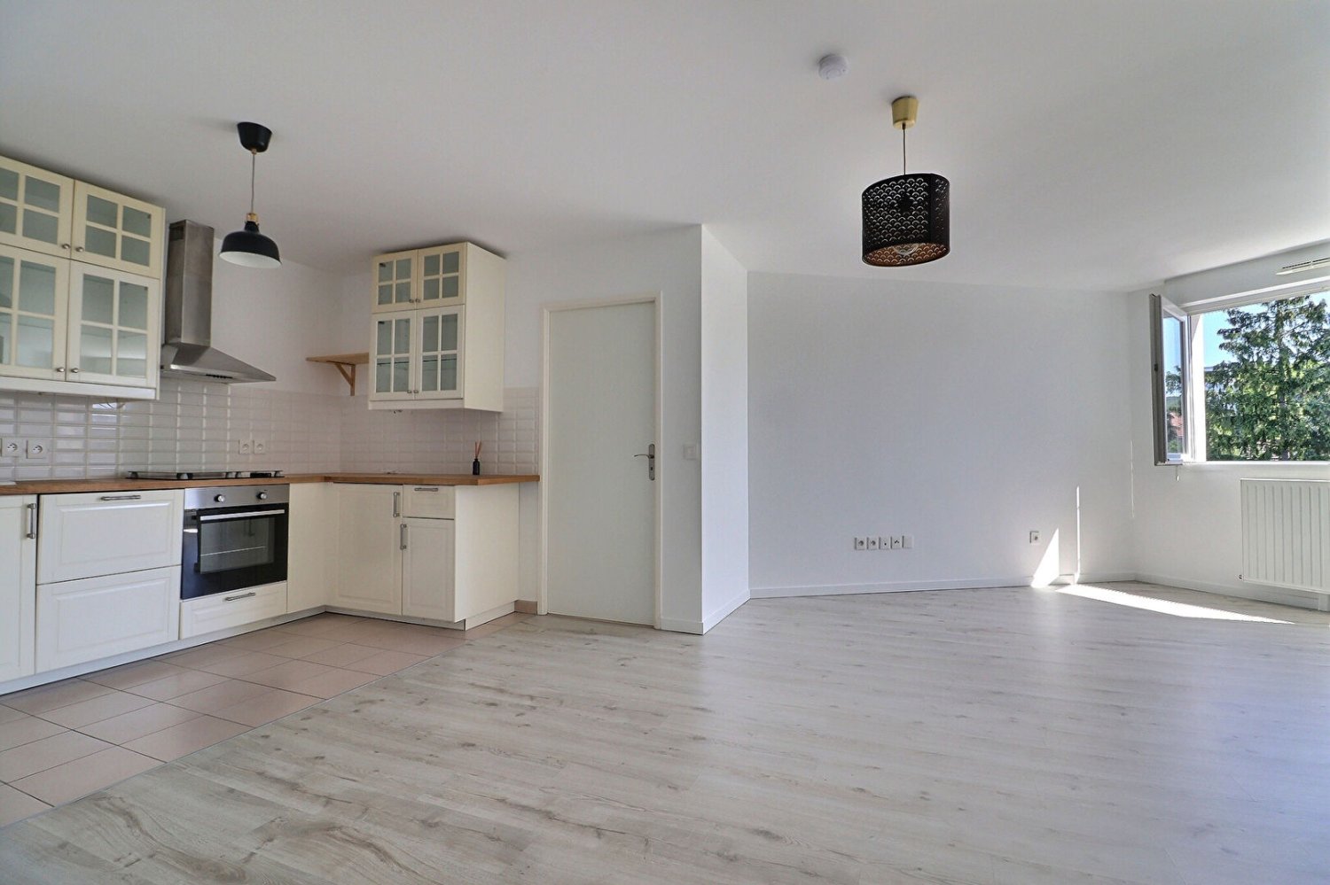 2 rooms Apartment in Saint-Leu-la-Foret, France No. 362680