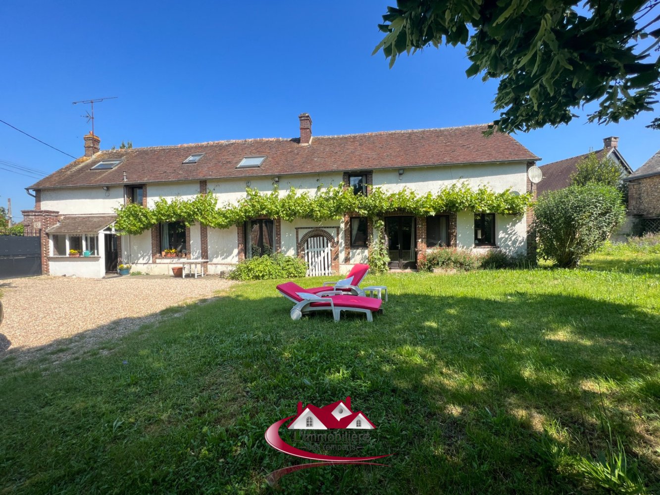 Casa de 4 dormitorios en Mezieres-en-Drouais, France No. 153563