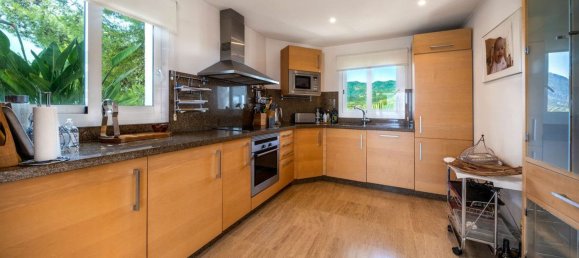 3 bedrooms Penthouse in Marbella, Spain No. 137548 11