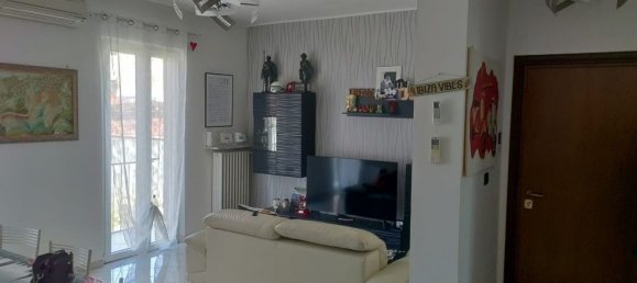 Apartamento de 4 habitaciónes en Reggio Emilia, Italy No. 7418 5