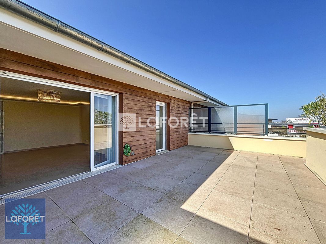 Apartamento de 3 dormitorios en Vigneux-sur-Seine, France No. 149800