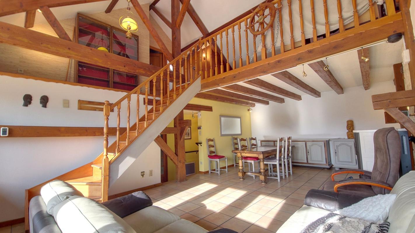 Casa de 3 dormitorios en Champdotre, France No. 200472