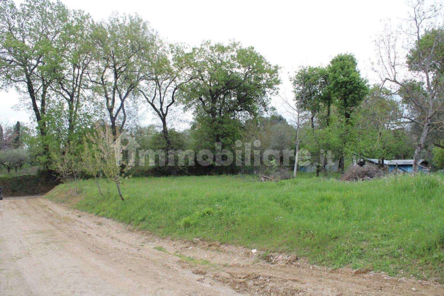 Terrain à Montorio al Vomano, Italy 960m² No. 155020