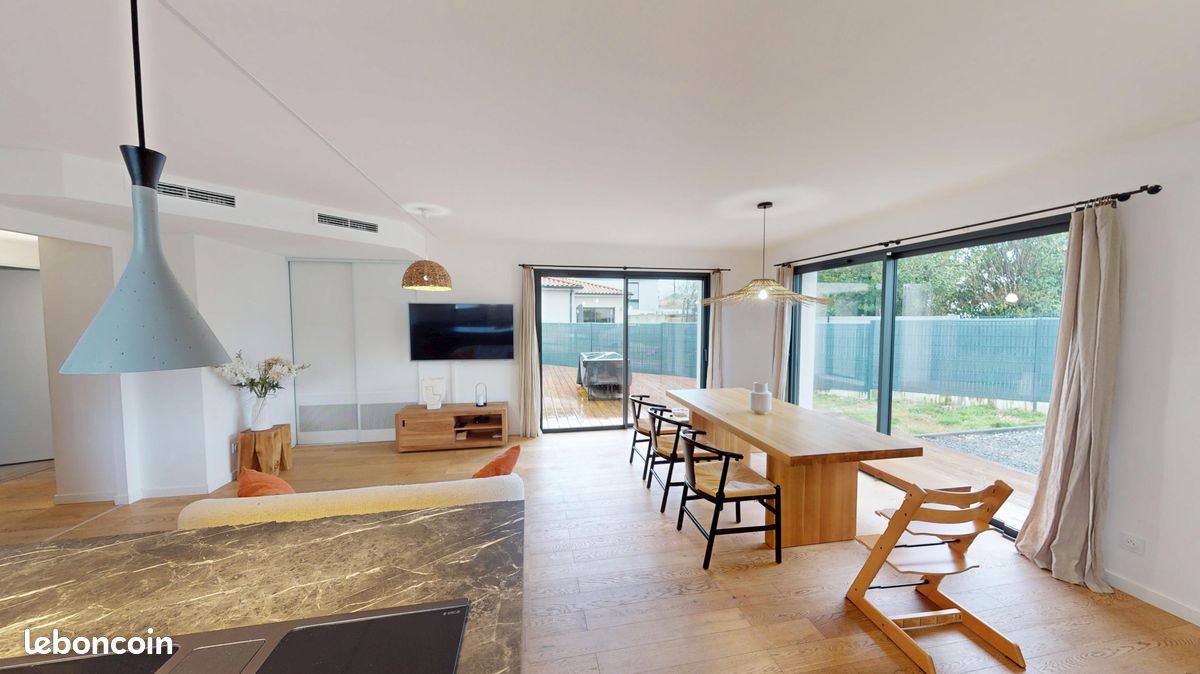 3 bedrooms House in Leognan, France No. 185907