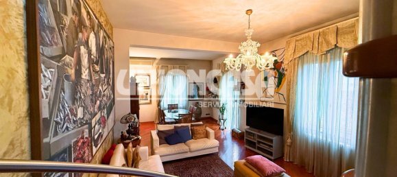 6 rooms Villa in Turate, Italy No. 120895 3