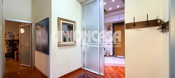 6 rooms Villa in Turate, Italy No. 120895 12