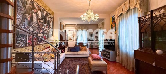 6 rooms Villa in Turate, Italy No. 120895 2