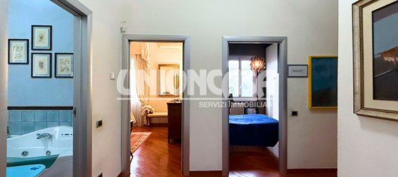 6 rooms Villa in Turate, Italy No. 120895 13