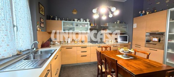 6 rooms Villa in Turate, Italy No. 120895 10