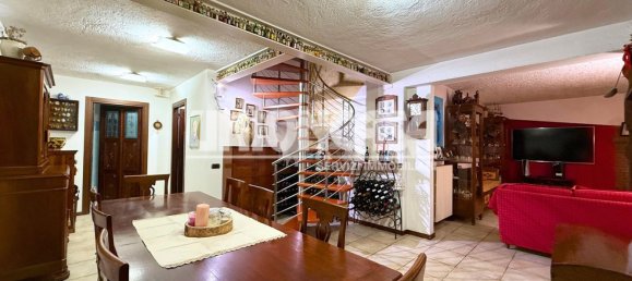 6 rooms Villa in Turate, Italy No. 120895 42