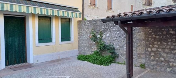 7 rooms House in Vittorio Veneto, Italy No. 279602 2