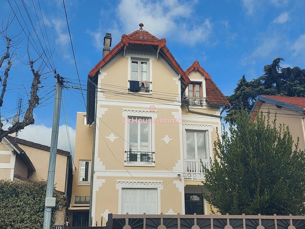 Edificio en Arnouville, France 226 m² No. 184457