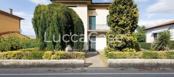 10 bedrooms House in Lucca, Italy No. 340761 2