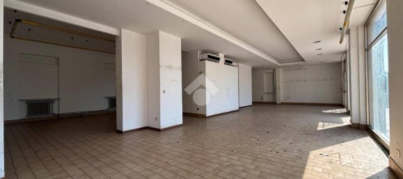 192m² Commercial property in Sona, Italy No. 272996 3