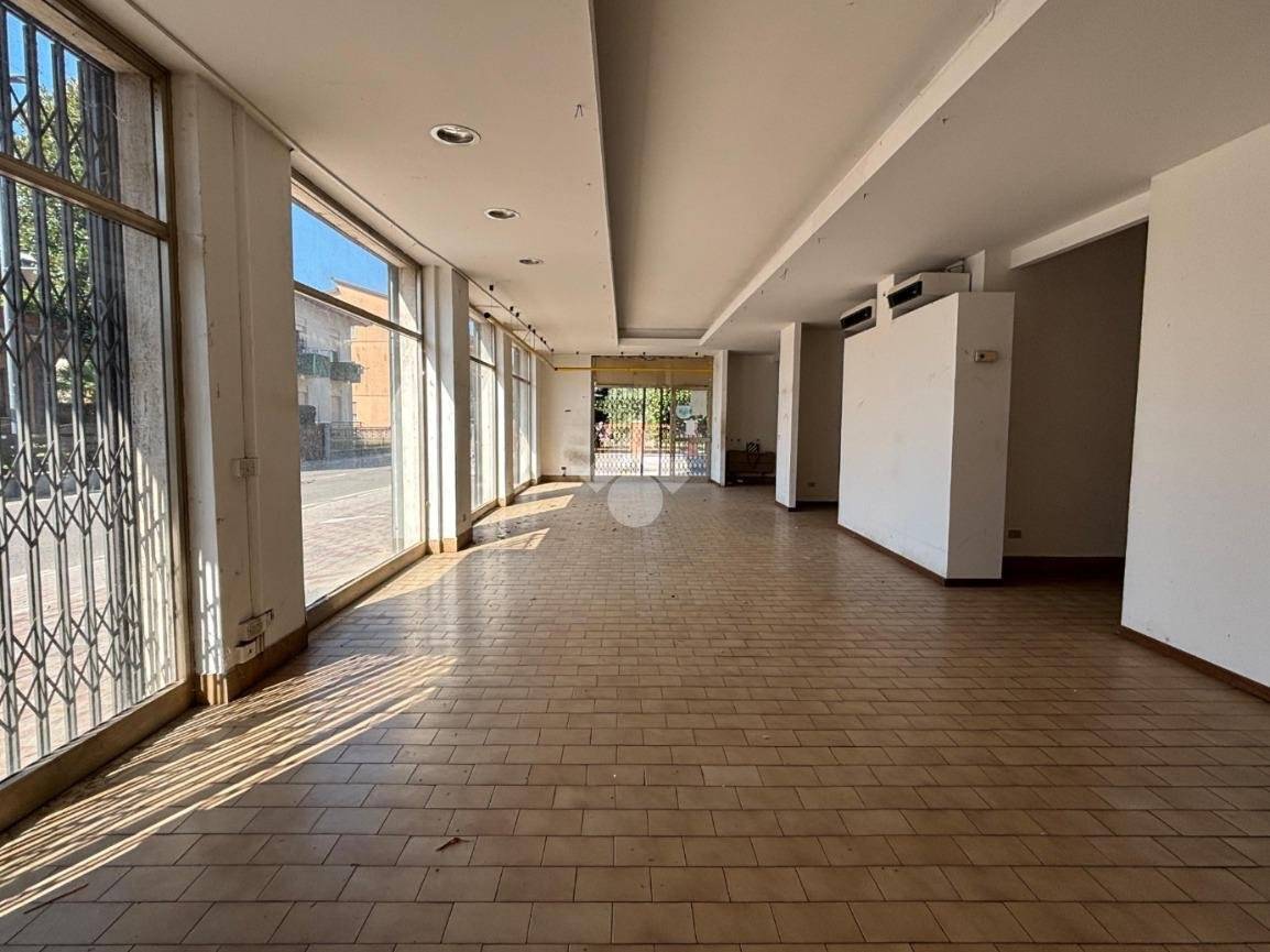 192m² Commercial property in Sona, Italy No. 272996