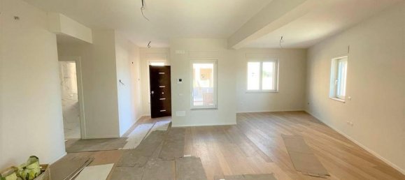 5 rooms Villa in Foggia, Italy No. 86910 4