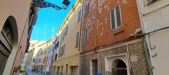 4 rooms House in Parma, Italy No. 26137 2