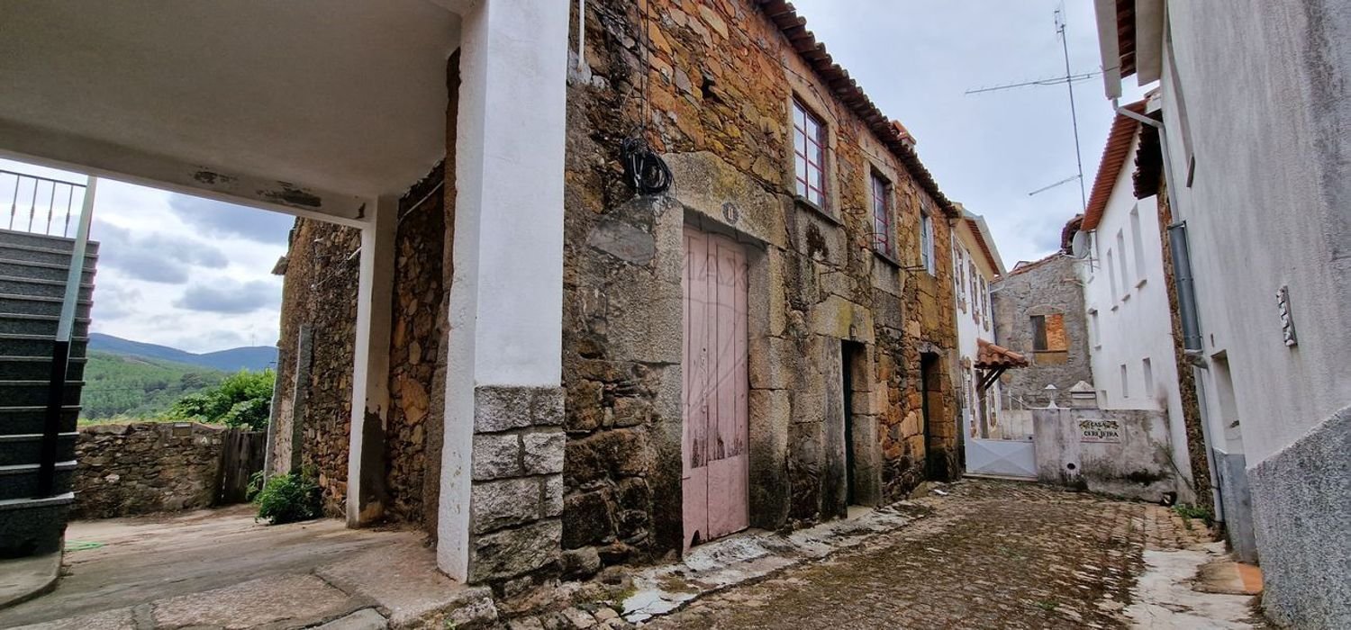 3 bedrooms House in Souto da Casa, Portugal No. 159473