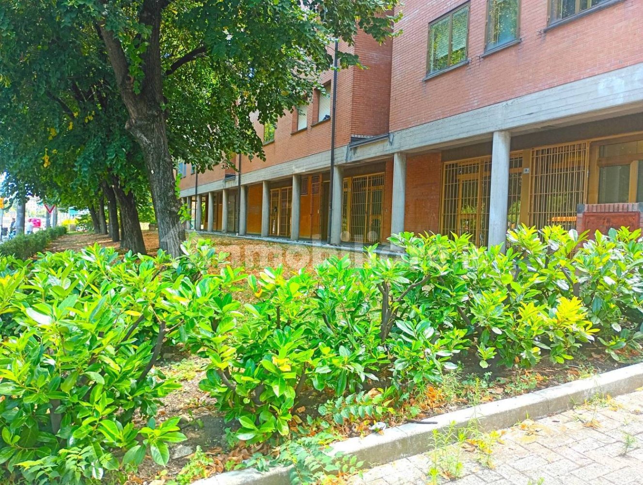 2 rooms Commercial property in Bologna, Italy No. 283637