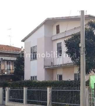 8 bedrooms House in Mantua, Italy No. 303077