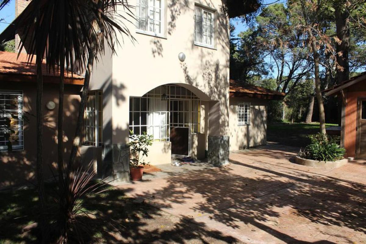 Дом с 4 спальнями в Мар-дель-Плата, Аргентина № 82506