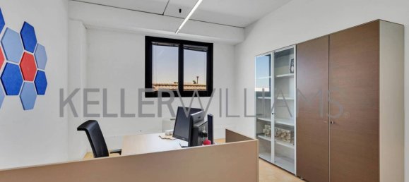 Almacén de 5 habitaciónes en Muggiò, Italy No. 316956 15