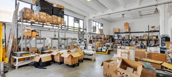 Almacén de 5 habitaciónes en Muggiò, Italy No. 316956 3