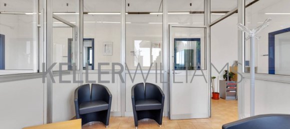 Almacén de 5 habitaciónes en Muggiò, Italy No. 316956 11