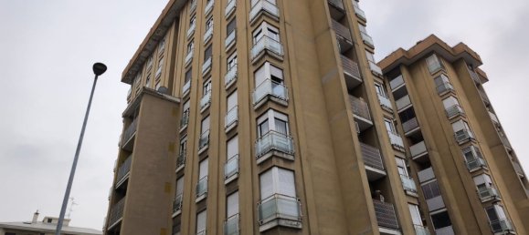 5-salle Appartement à Vercelli, Italy No. 222613 2