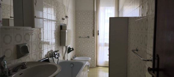 5-salle Appartement à Vercelli, Italy No. 222613 16