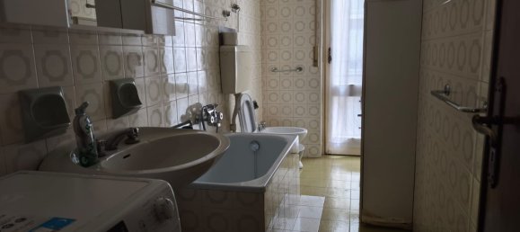 5-salle Appartement à Vercelli, Italy No. 222613 17