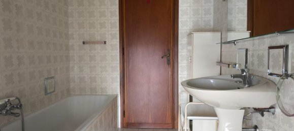 5-salle Appartement à Vercelli, Italy No. 222613 22