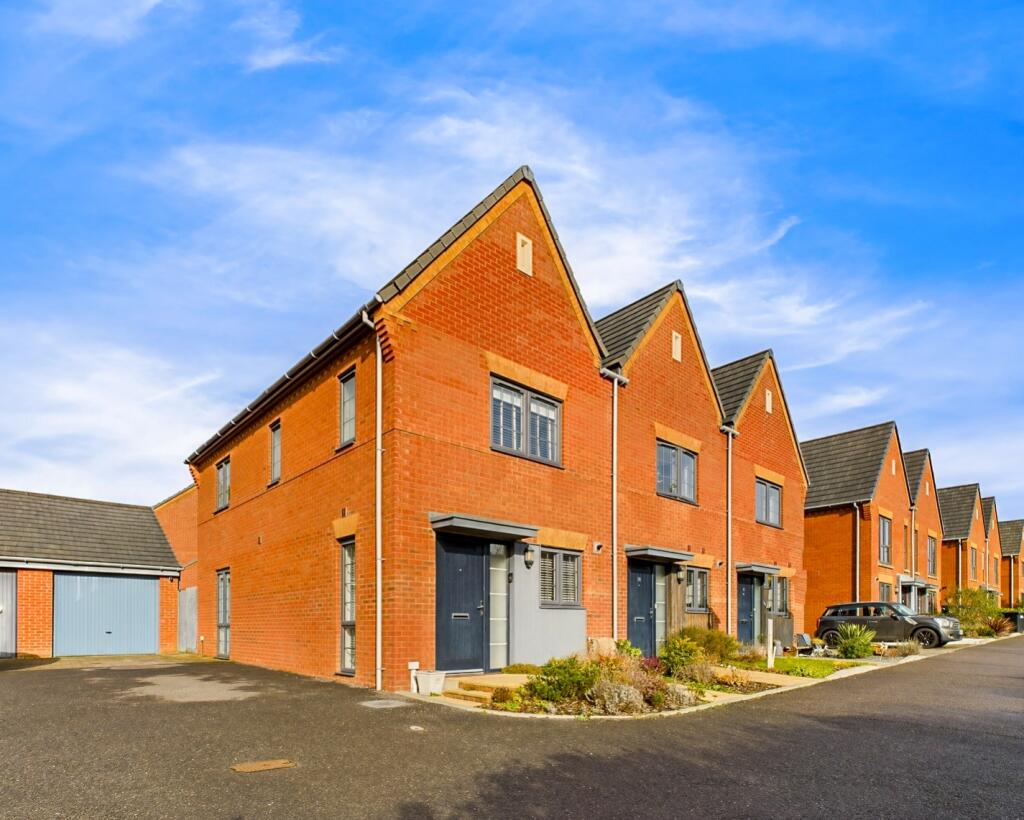 2 bedrooms Commercial property in Bordon, United Kingdom No. 13817