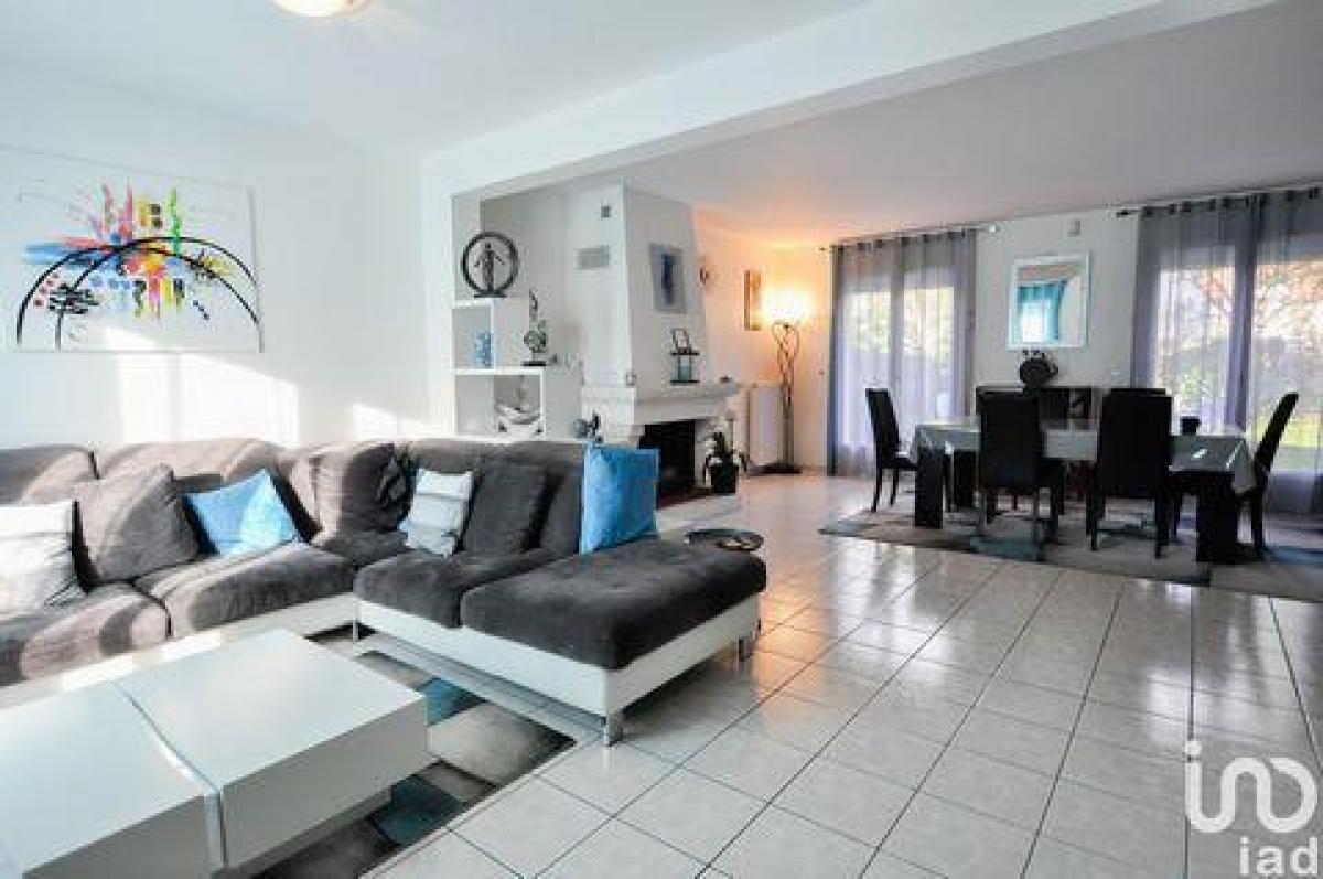 4 bedrooms House in Servon, France No. 22962