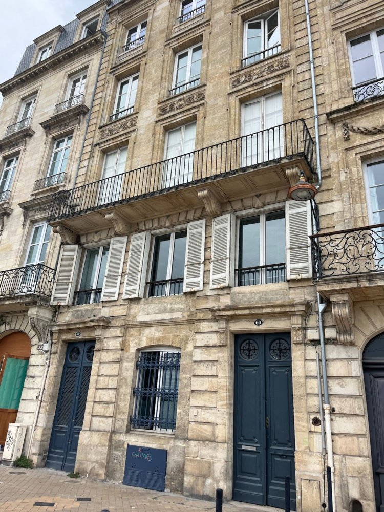 3 bedrooms Apartment in Bordeaux, France No. 352804