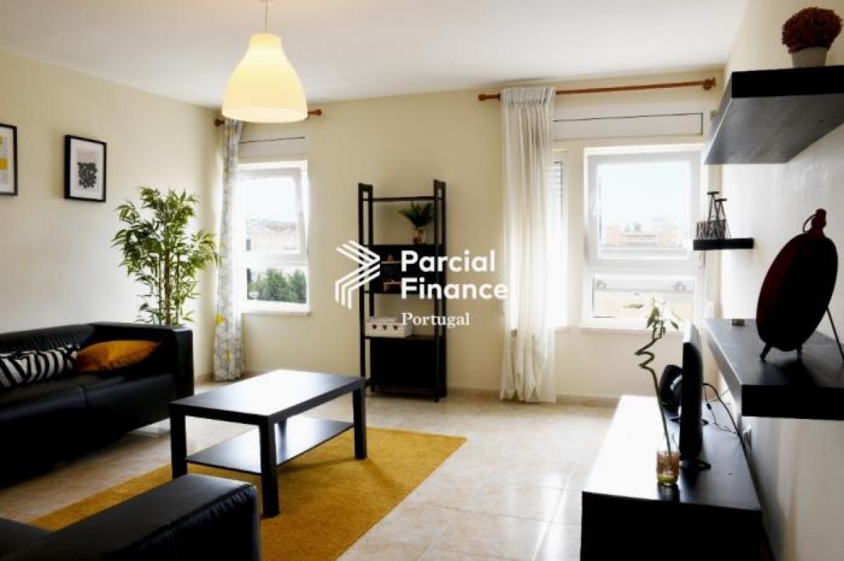 4 bedrooms Apartment in Lisbon, Portugal No. 4103