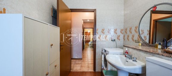 3 rooms Apartment in Fontevivo, Italy No. 35127 18