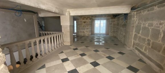 488m² Commercial property in Porto, Portugal No. 98221 4