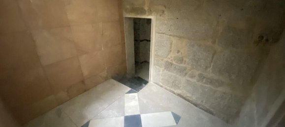 488m² Commercial property in Porto, Portugal No. 98221 10