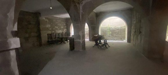 488m² Commercial property in Porto, Portugal No. 98221 6