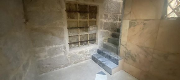 488m² Commercial property in Porto, Portugal No. 98221 7