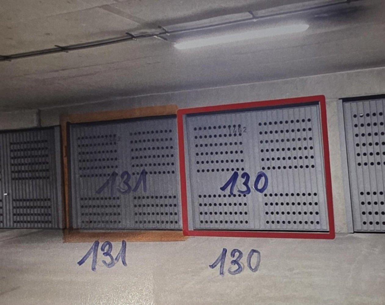  Parking in Munich, Germany No. 331414