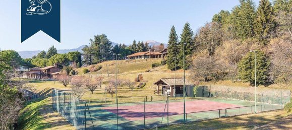 Villa de 5 dormitorios en Eupilio, Italy No. 223056 11